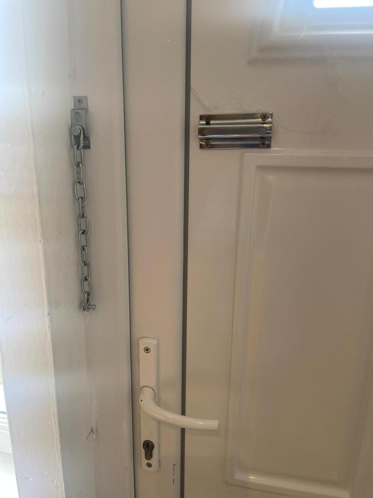 One Bedroom In Spacious Bungalow, Free Parking & Private Entrance EDI Buitenkant foto